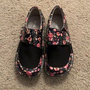 Alegria Floral Shoes NWOT